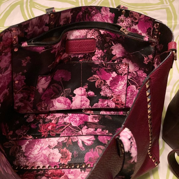 Sold🔴🔴Preowned Tote bundle - Picture 3 of 9